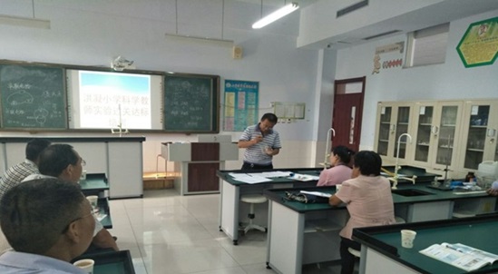 五蓮縣洪凝小學(xué)舉行科學(xué)實驗人人過關(guān)培訓(xùn)活動