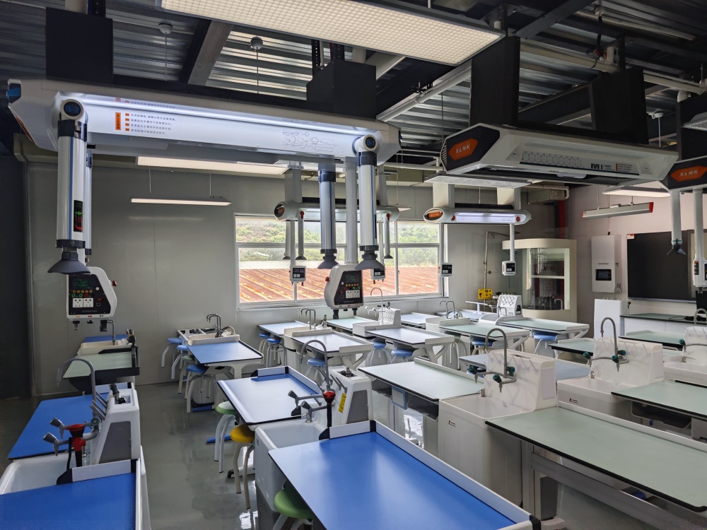 智能吊裝實驗室與傳統(tǒng)實驗室相比，具有以下顯著優(yōu)勢：