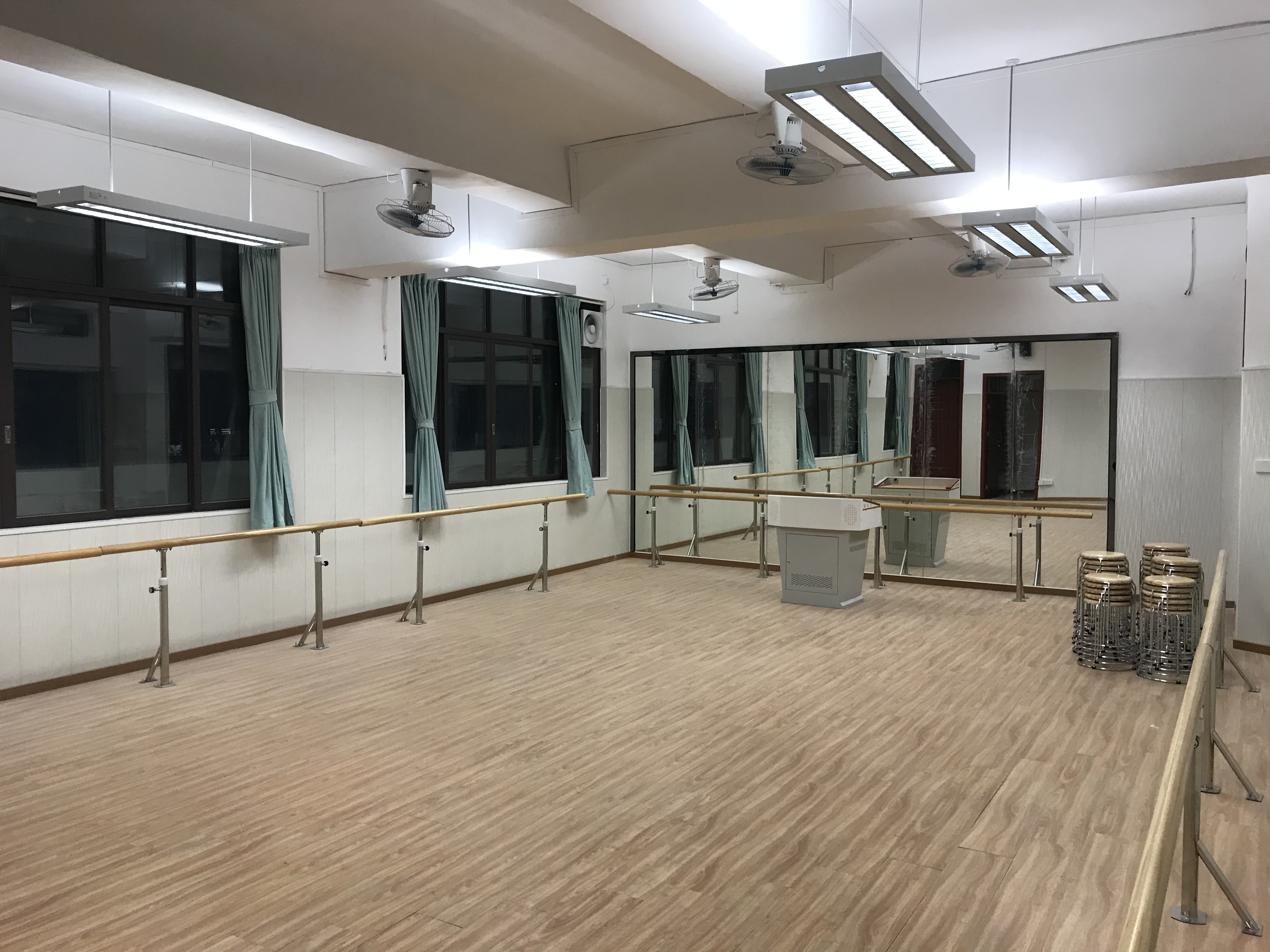 <a href='http://m.bcmwl.com/chanpin/59-1.html' target='1' style='font-size:18px; font-weight:bold; color:#000000;'>舞蹈室</a>