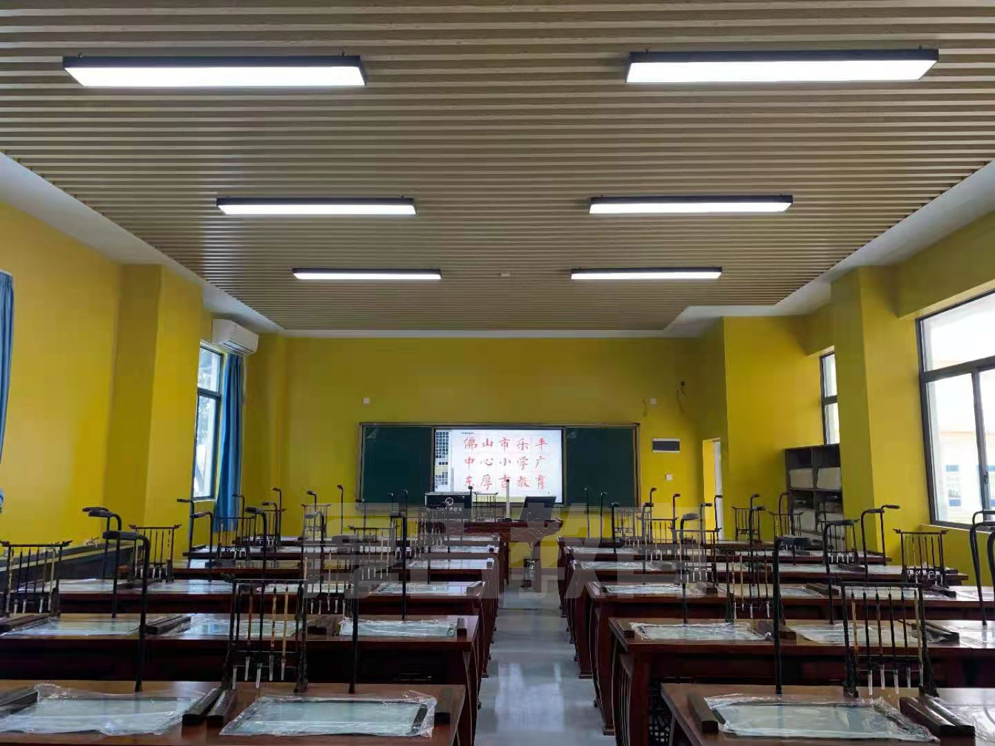 學校<a href='http://m.bcmwl.com/chanpin/57-1.html' target='1' style='font-size:18px; font-weight:bold; color:#000000;'>書法室</a>