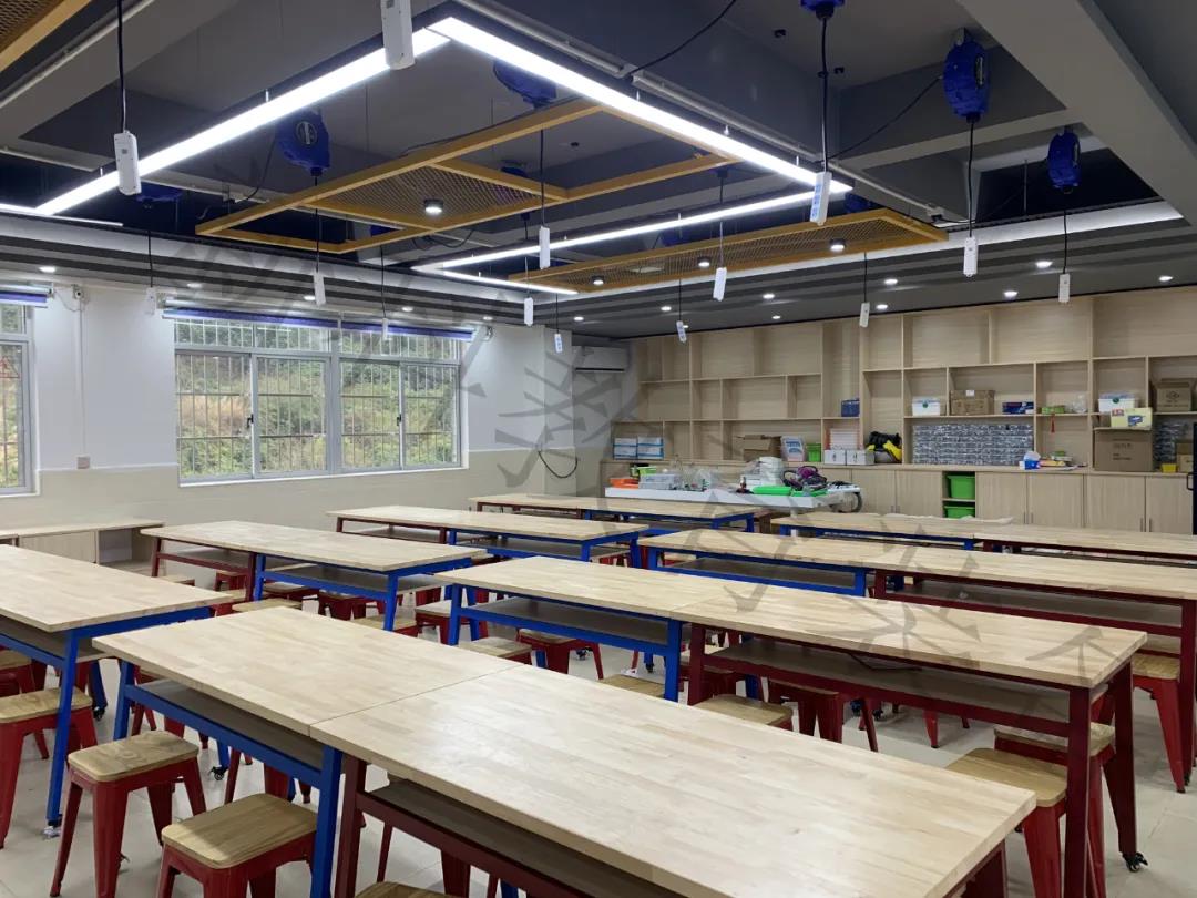 <a href='http://m.bcmwl.com' target='1' style='font-size:14px; font-weight:bold; color:#0080ff;'>創客實驗室</a>