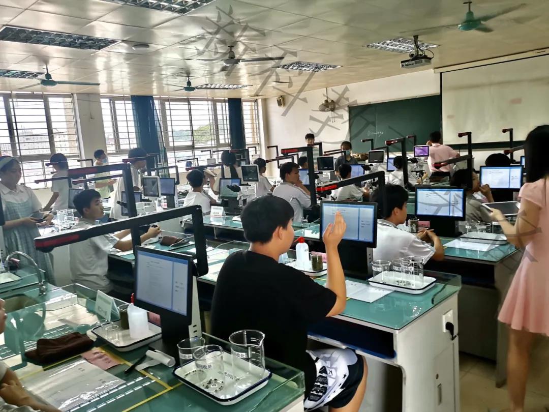 <a href='http://m.bcmwl.com/' target='1' style='font-size:14px; font-weight:bold; color:#0080ff;'>物理實(shí)驗(yàn)室</a>考試系統(tǒng)