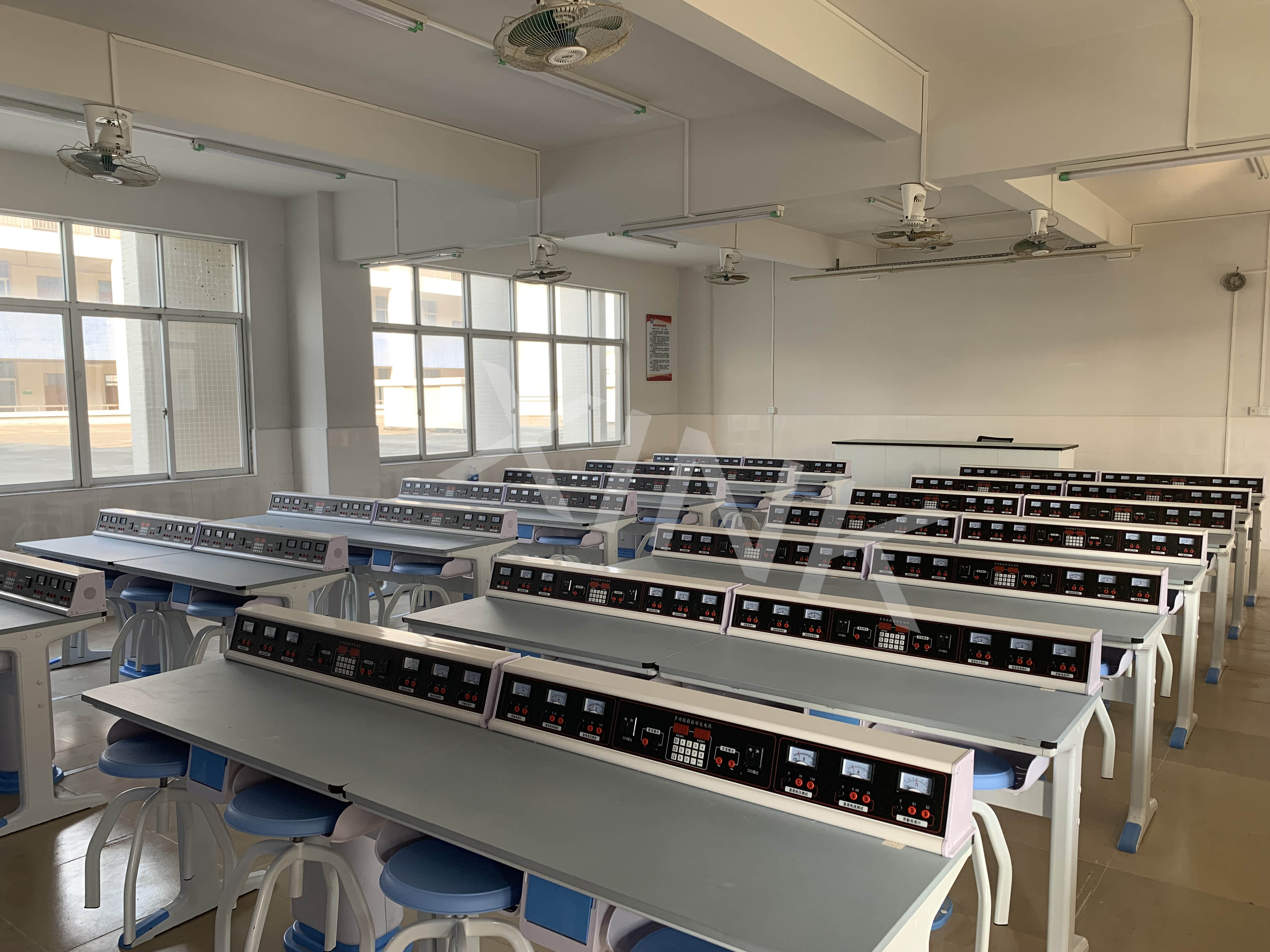 <a href='http://m.bcmwl.com/' target='1' style='font-size:14px; font-weight:bold; color:#0080ff;'>物理實驗室</a>