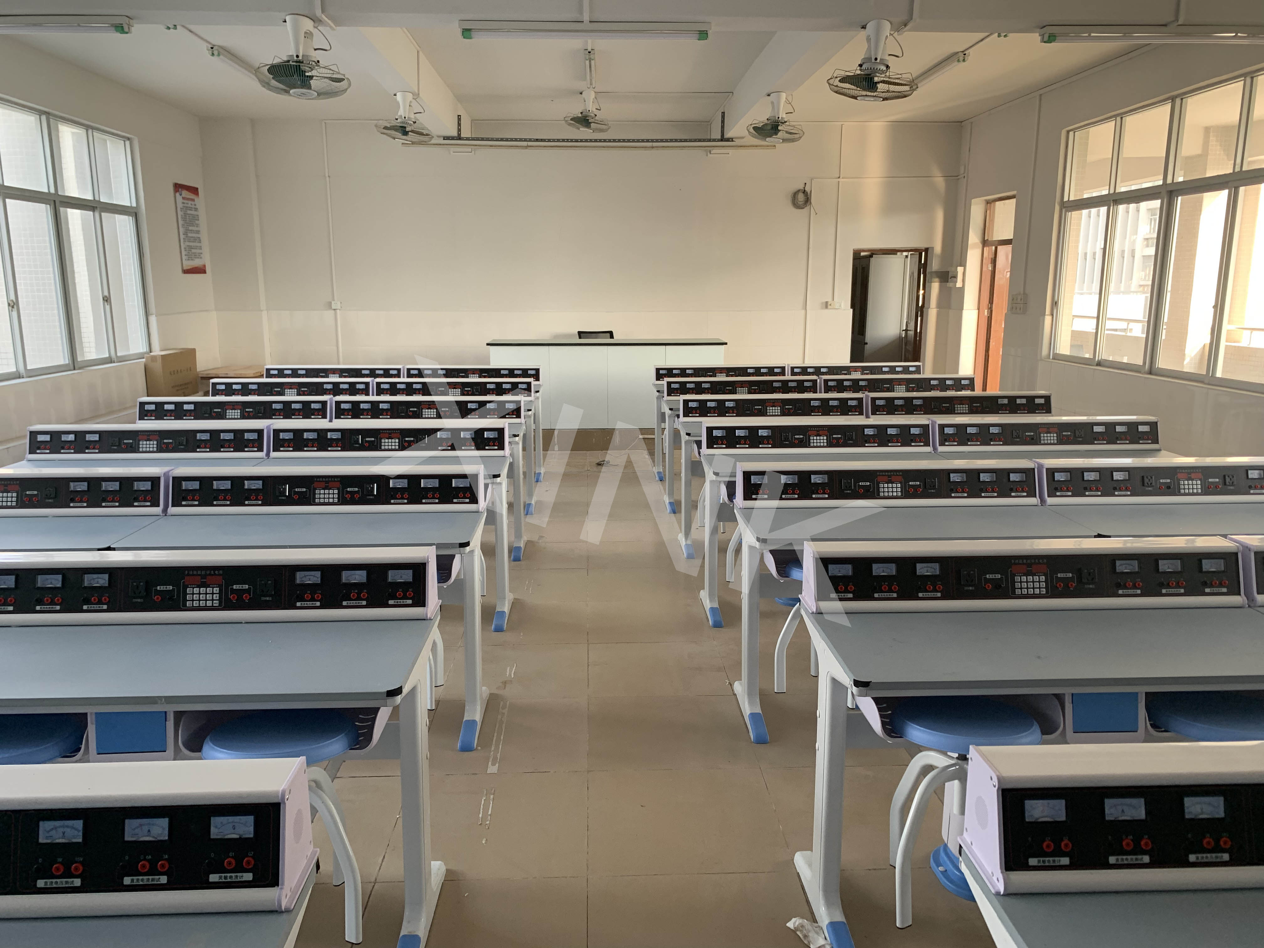 <a href='http://m.bcmwl.com/' target='1' style='font-size:14px; font-weight:bold; color:#0080ff;'>物理實驗室</a>