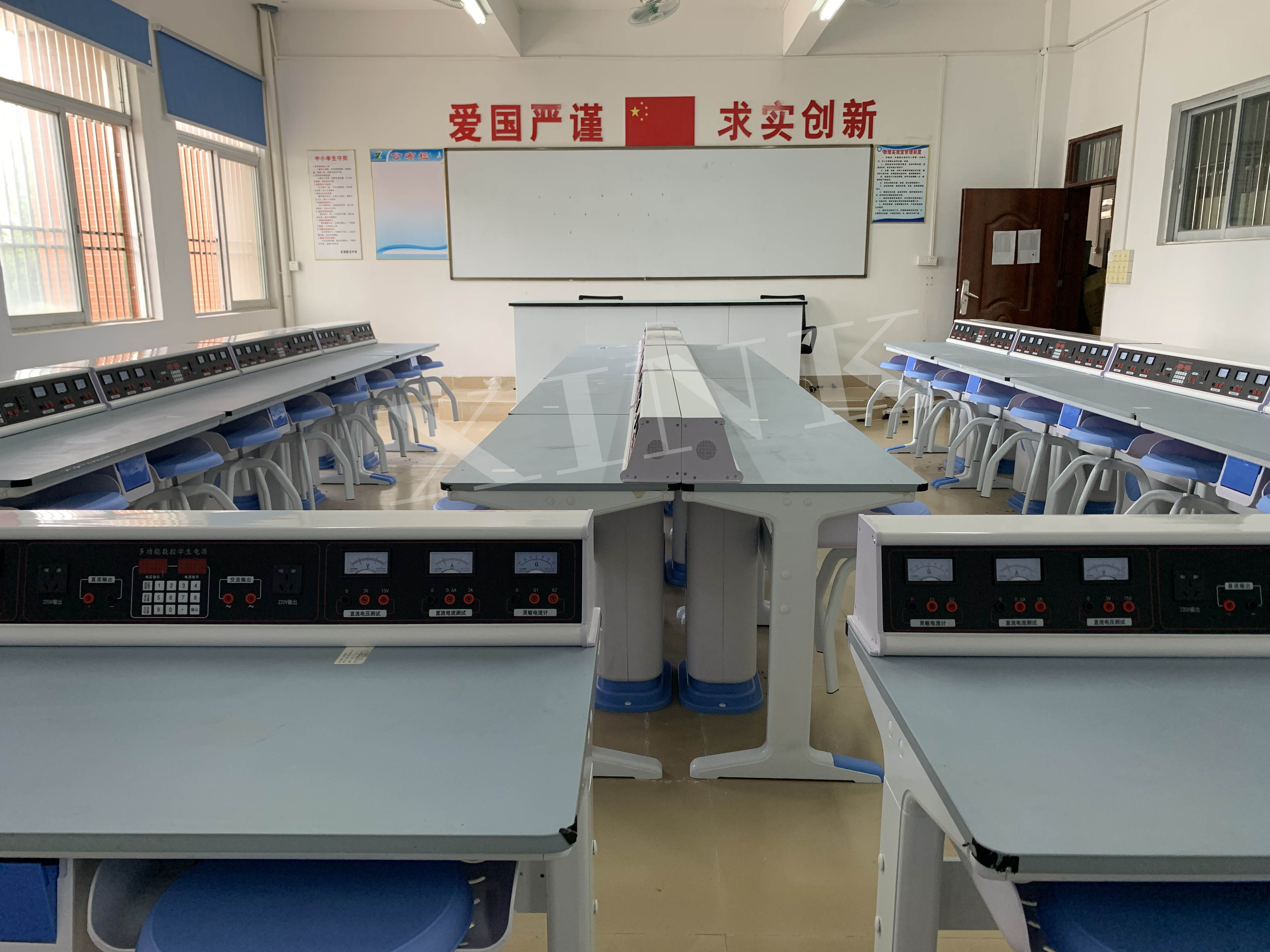 <a href='http://m.bcmwl.com/' target='1' style='font-size:14px; font-weight:bold; color:#0080ff;'>物理實(shí)驗(yàn)室</a>