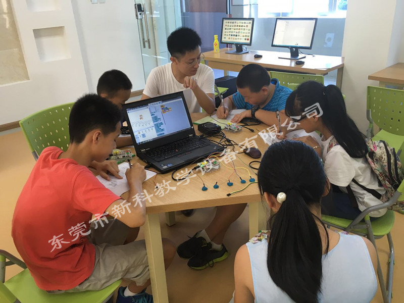 <a href='http://m.bcmwl.com' target='1' style='font-size:14px; font-weight:bold; color:#0080ff;'>創(chuàng)客實(shí)驗(yàn)室</a>