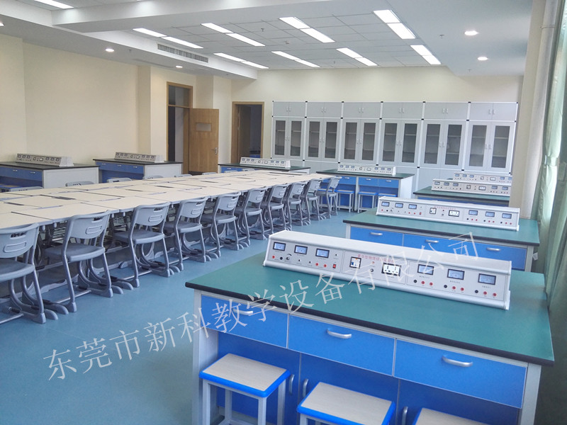 <a href='http://m.bcmwl.com/' target='1' style='font-size:14px; font-weight:bold; color:#0080ff;'>物理實驗室</a>教室