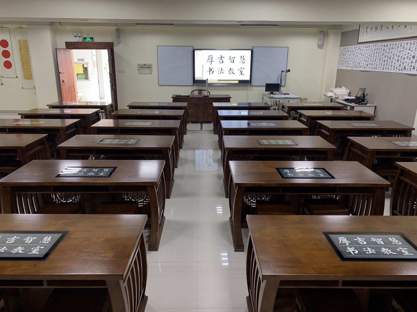 智慧<a href='http://m.bcmwl.com/chanpin/57-1.html' target='1' style='font-size:18px; font-weight:bold; color:#000000;'>書法室</a>