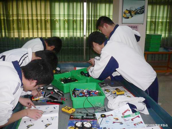 <a href='http://m.bcmwl.com/chanpin/60-1.html' target='1' style='font-size:18px; font-weight:bold; color:#000000;'>機器人功能室</a>2