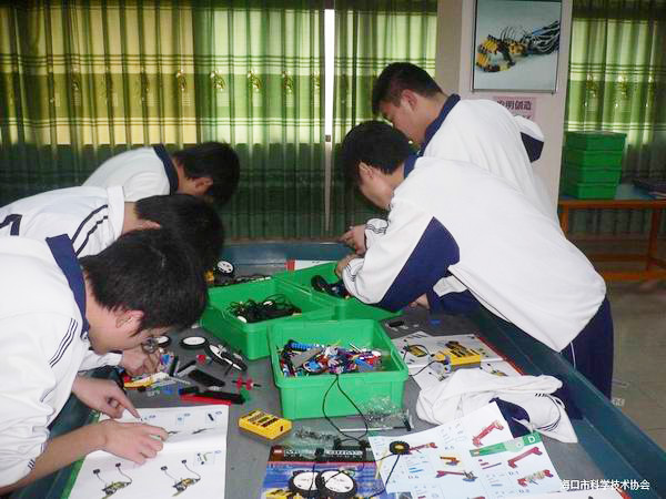 <a href='http://m.bcmwl.com/chanpin/60-1.html' target='1' style='font-size:18px; font-weight:bold; color:#000000;'>機器人功能室</a>