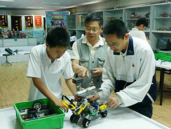 <a href='http://m.bcmwl.com/chanpin/60-1.html' target='1' style='font-size:18px; font-weight:bold; color:#000000;'>機器人功能室</a>5